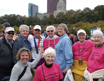 Vision 2016 Parra 2 The paths of prayer Parra's community cheers her on during the 2014 Chicago marathon.