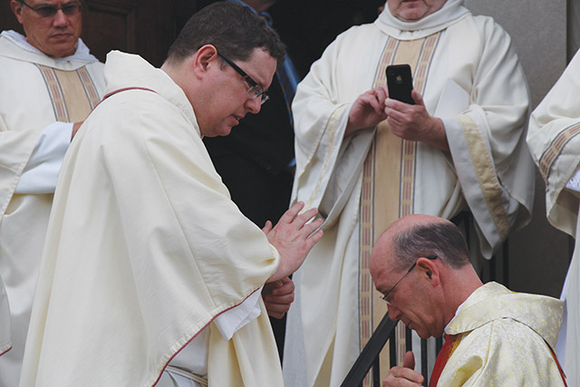 Vision 2020 Greer 4 Living the good life in community The author, Father Douglas-Adam Greer, O.P., extends a blessing.